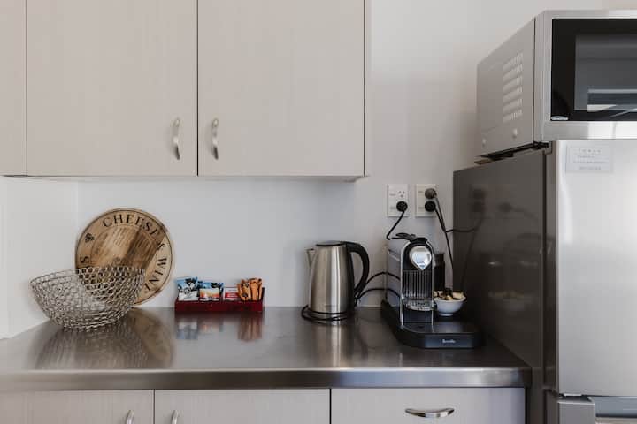 Wanaka Central Apartment + Hot Tub - Wanaka
