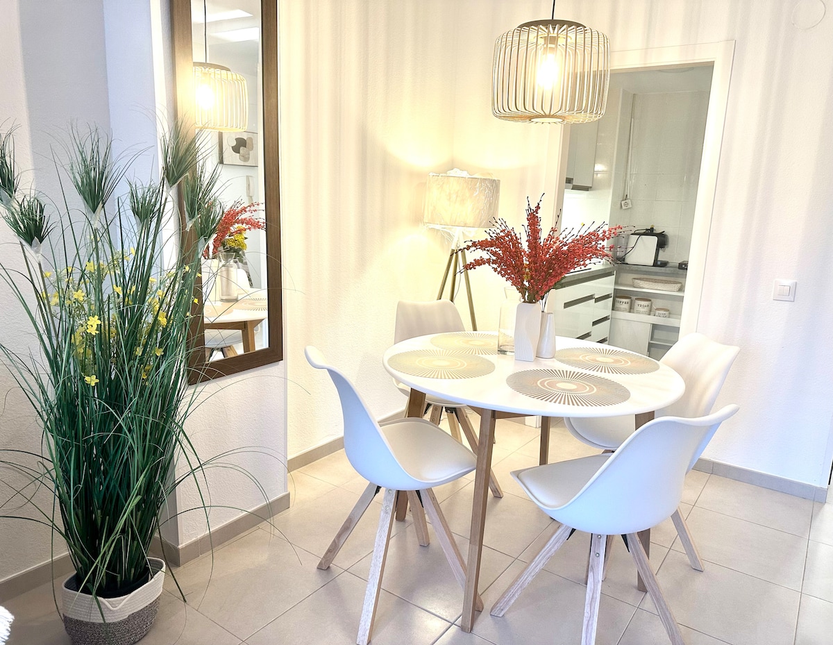 Anuncio de Airbnb popular: Beautifully renovated apartment and terrace en Calp