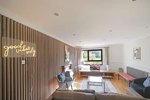 Modern 4 bedroom House for 7 ppl in quiet area