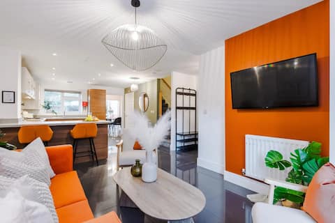 Stylish Central House | Ideal for Work or Leisure