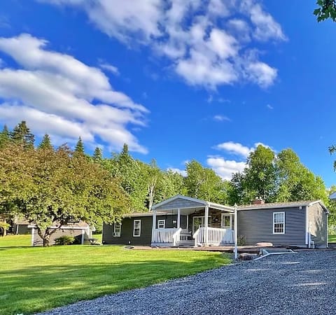 Peaceful FK getaway • garage • trail access