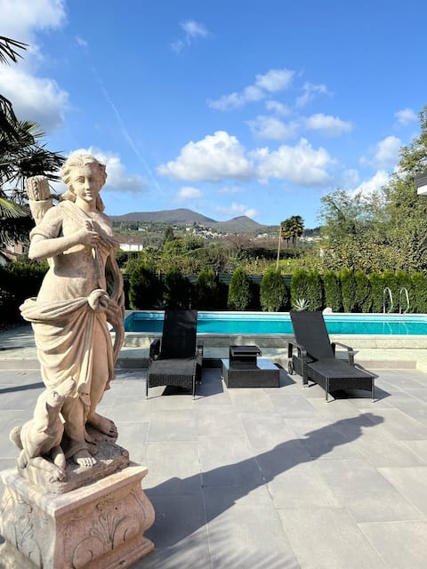 Idyllic villa with pool/garden