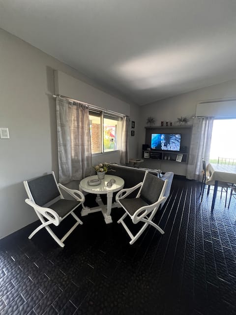 Top Airbnb: House with a coast on Lake San Roque en Villa Parque Siquiman