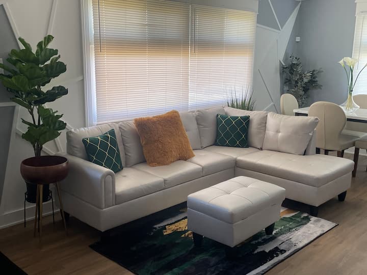 Modern Oasis Getaway Home.

Free Cancellation - Crete, IL