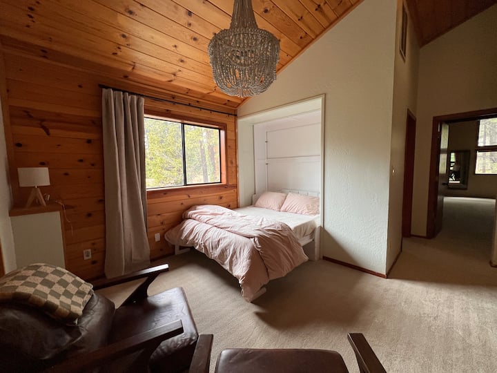 Слаткото удобно поткровје може да биде целосно дополнителна спална соба!