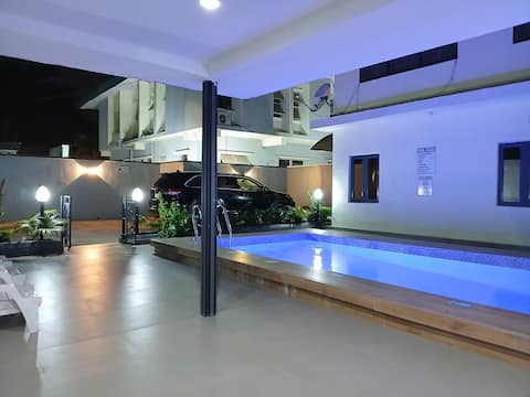 Enchanting 2 Bed Home with  Pool.