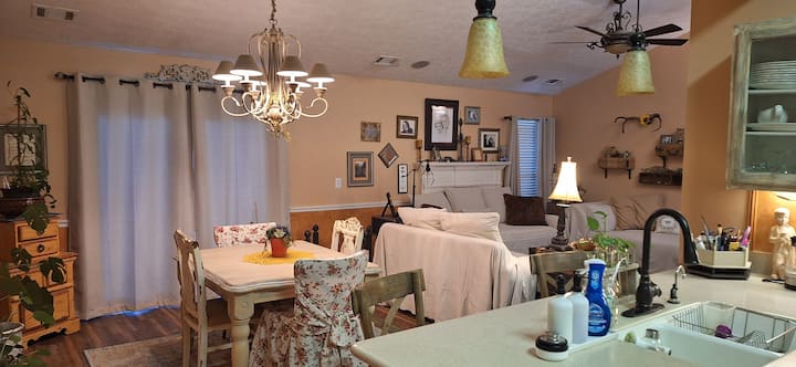 Bohemian Gypsy Room - Richmond Hill, GA