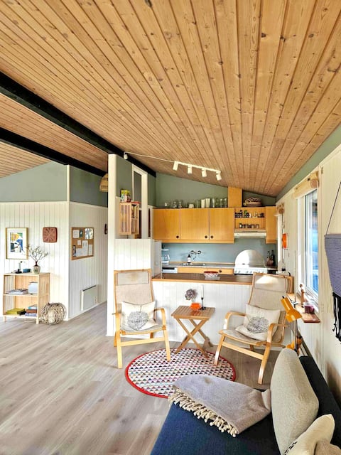 Successful Airbnb property: Idyllic cottage by the beach in quiet surroundings in Kerteminde