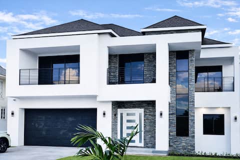 Ocean View| Private Pool |Chef| Hot Tub| Ensuites