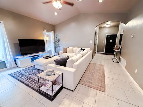Spacious 4 bedroom home w/ 3 FULL bathrooms