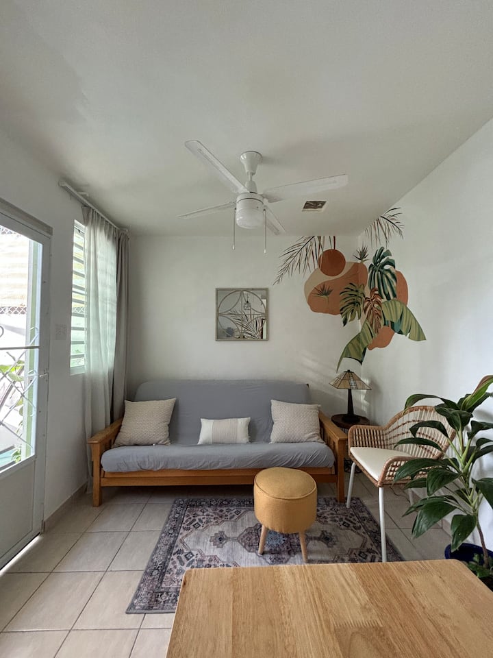 Cozy Art Oasis In San Juan! - San Juan