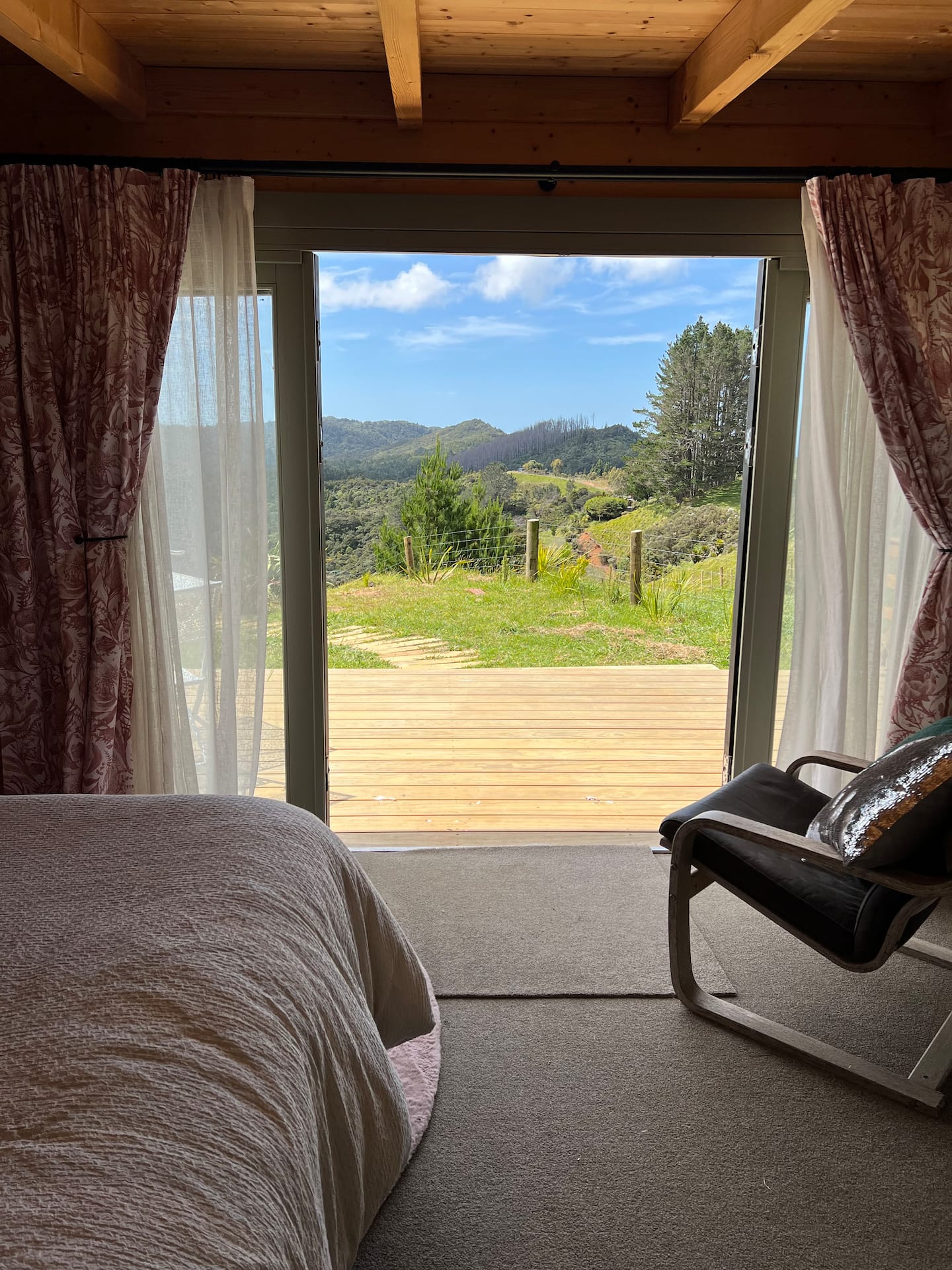 The Cabin - Beautiful Views From The Outside Bath. 5