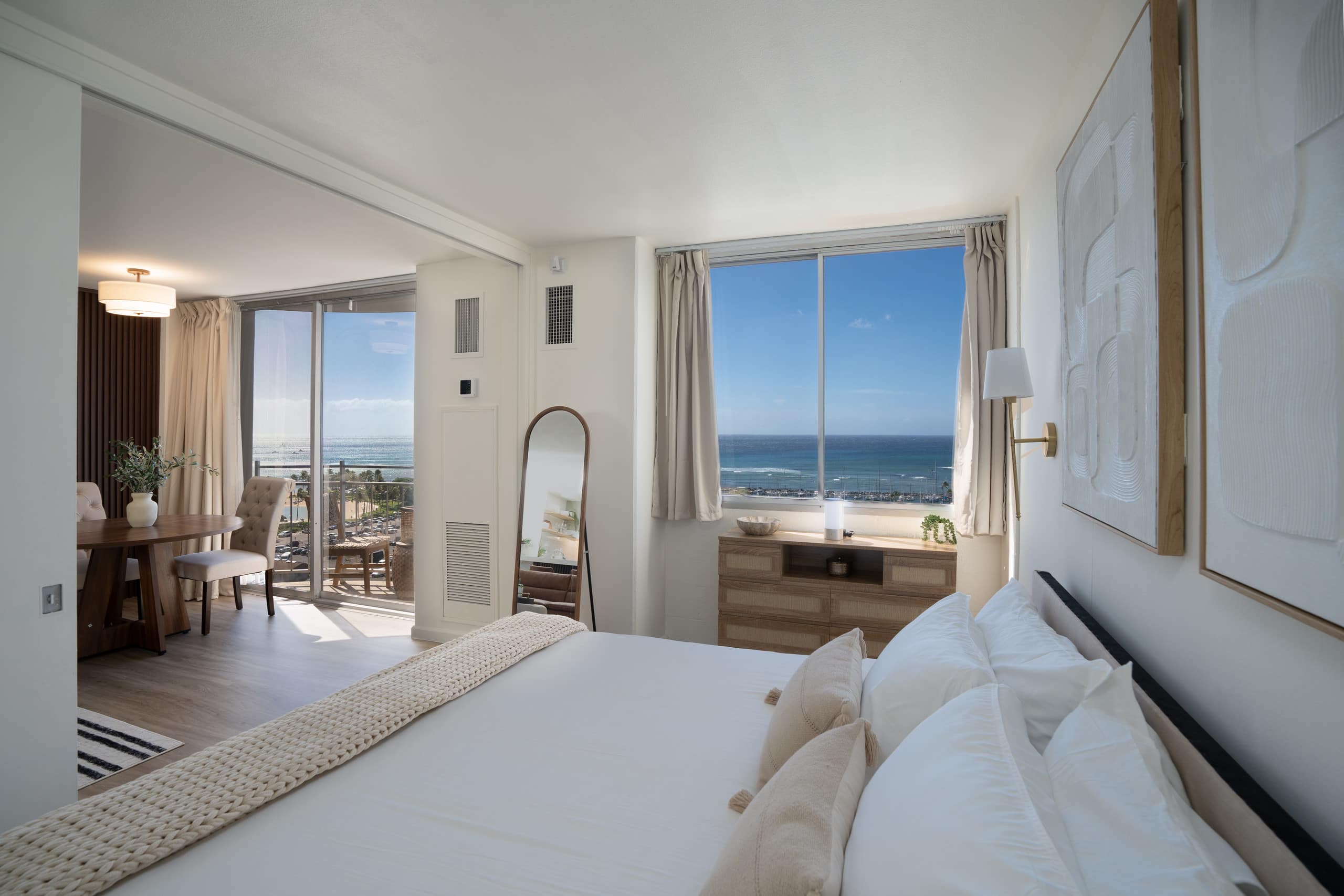 Low-Toxic | Oceanfront Getaway | Free Parking - Image 1