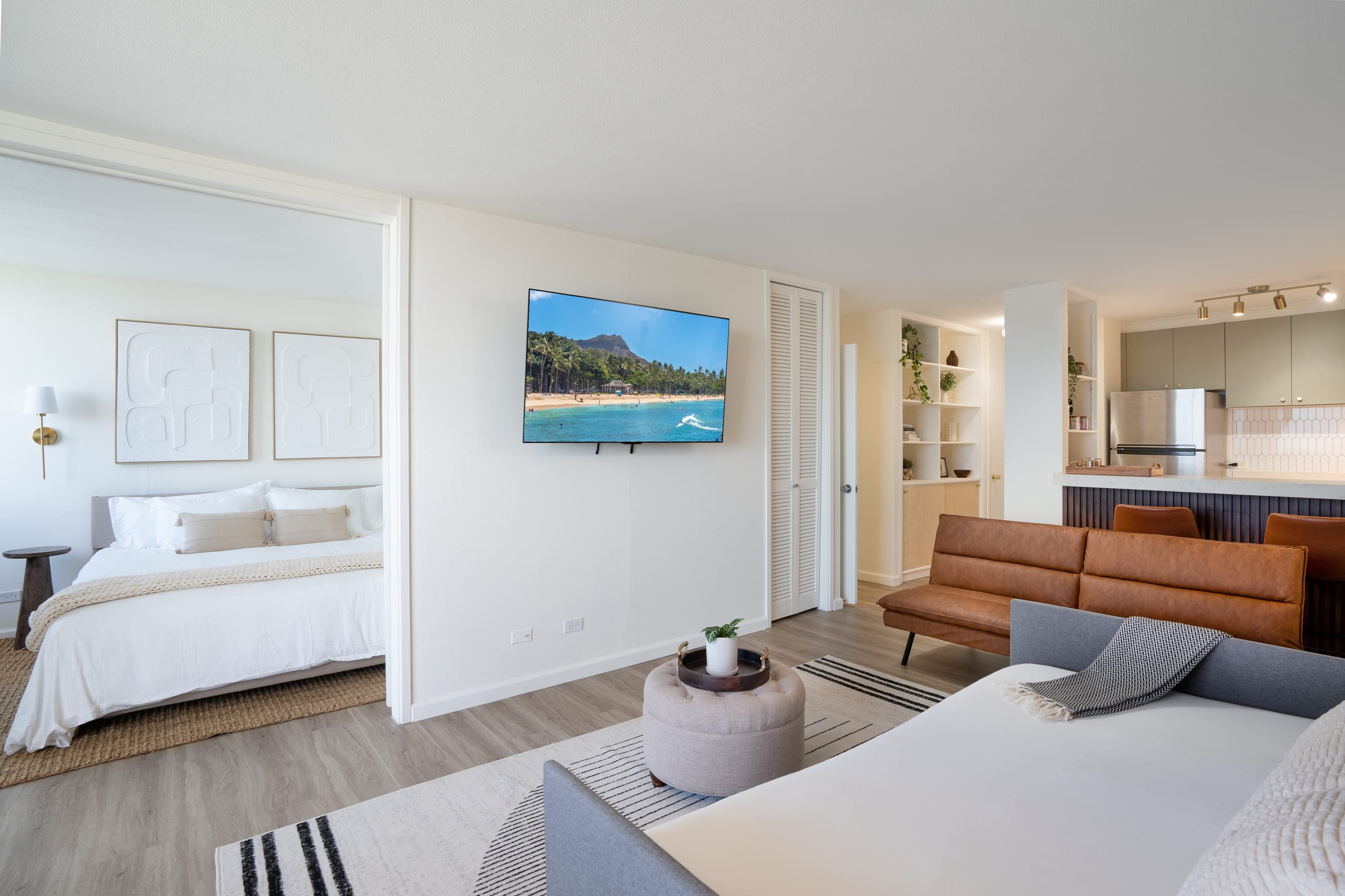Low-Toxic | Oceanfront Getaway | Free Parking - Image 3