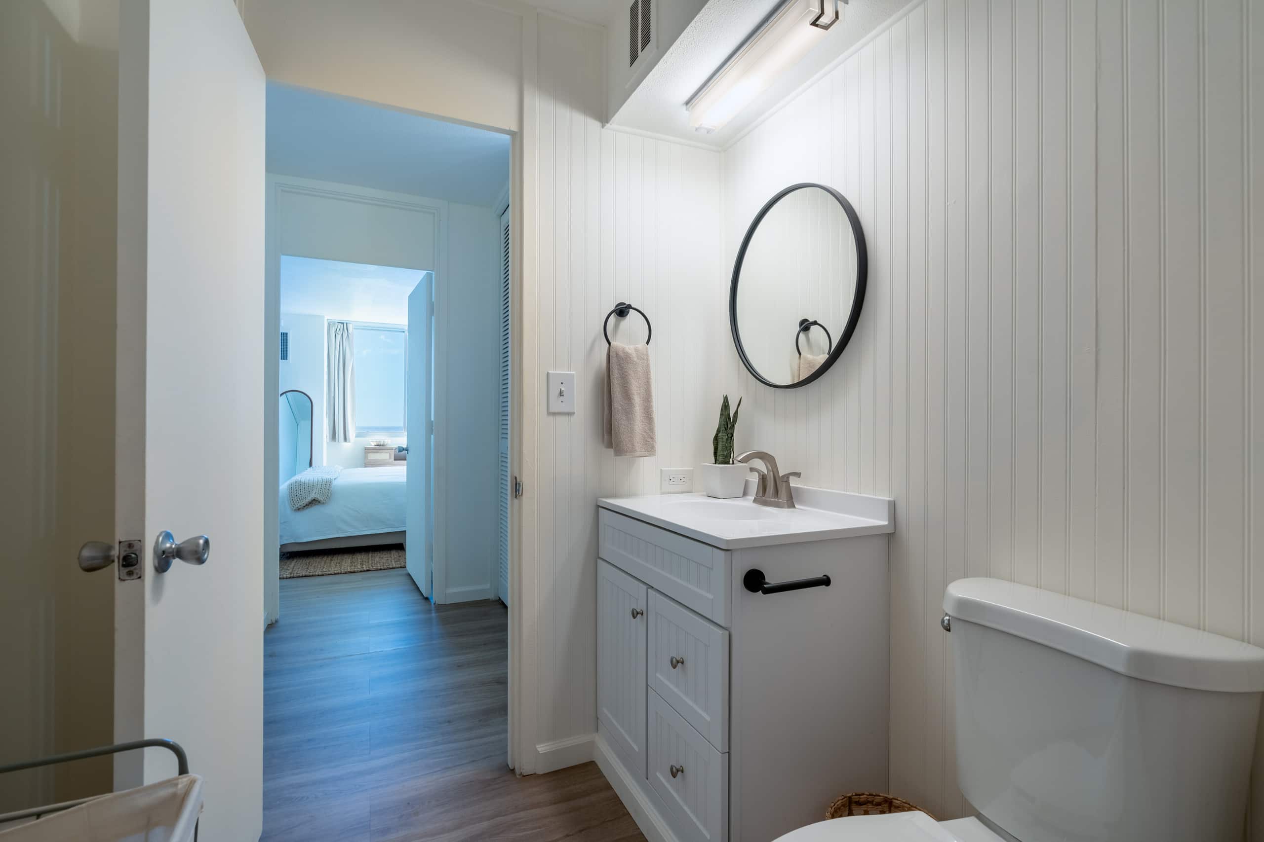 Low-Toxic | Oceanfront Getaway | Free Parking - Image 10