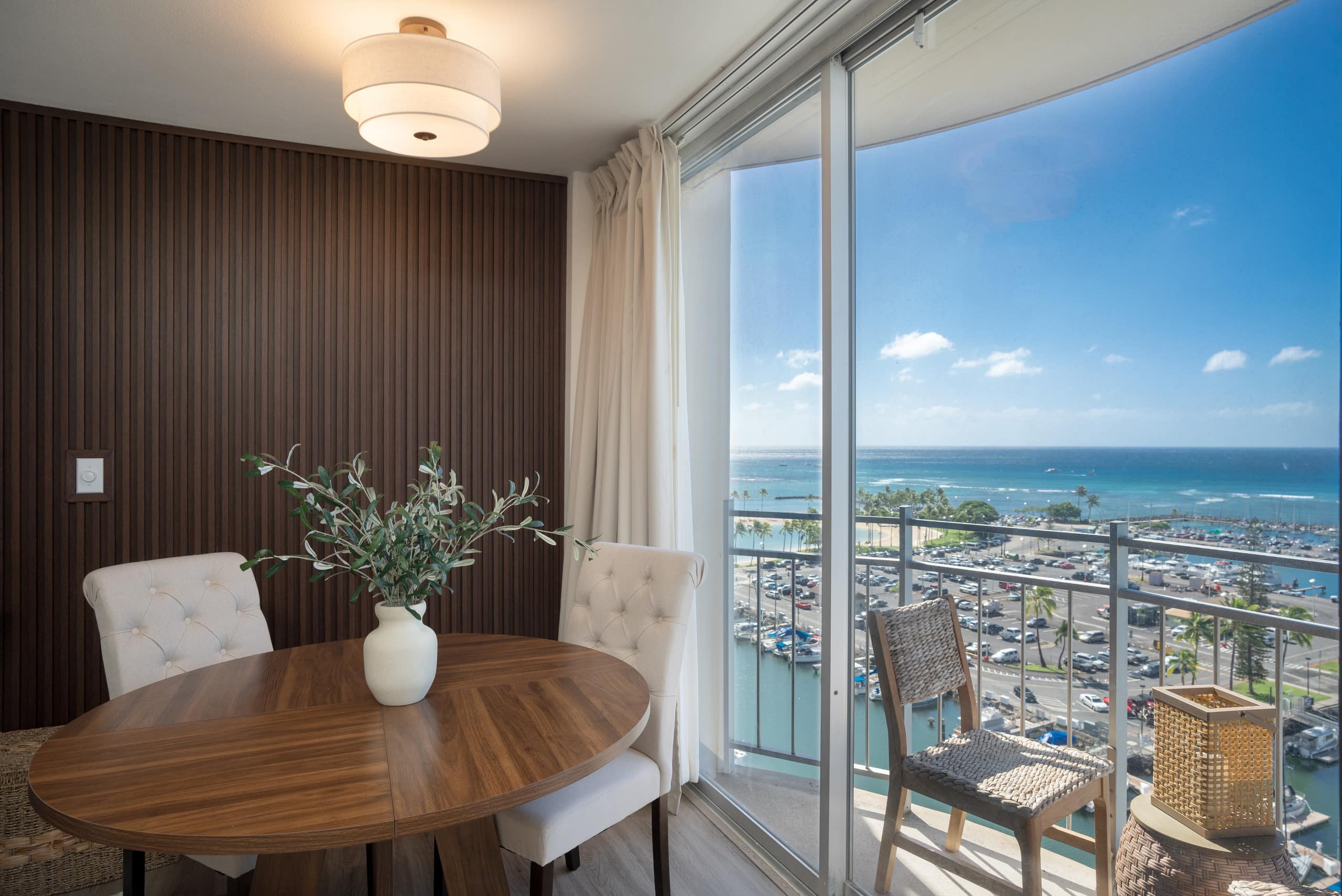 Low-Toxic | Oceanfront Getaway | Free Parking - Image 7