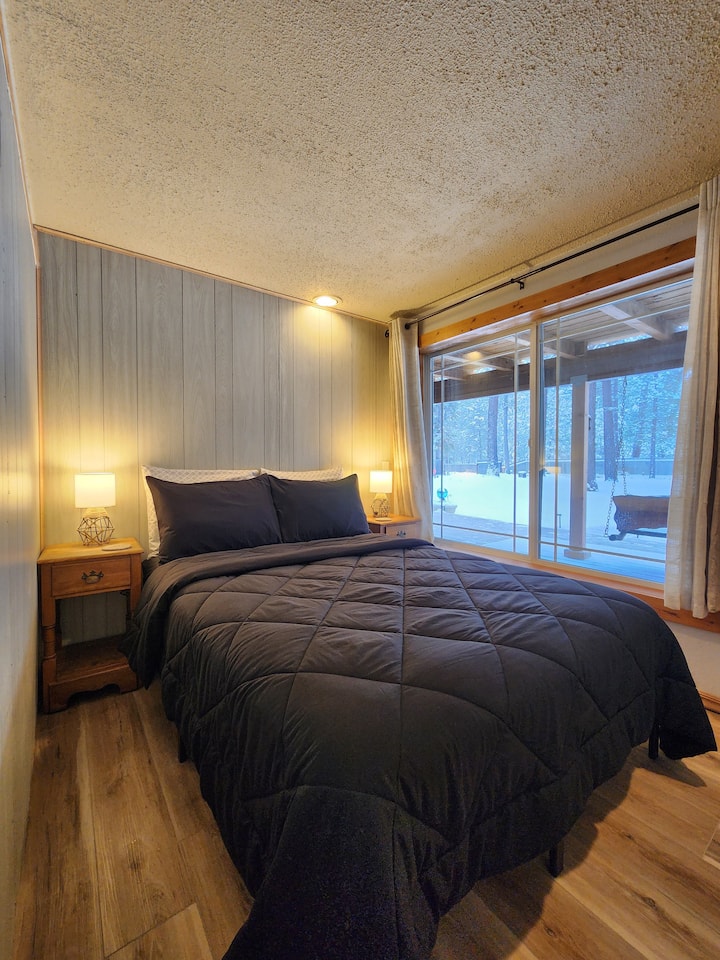 Удобен простор со втора спална соба и двоен кревет.