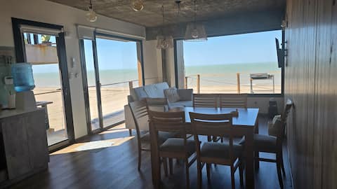 A beachfront house in Sauce G.