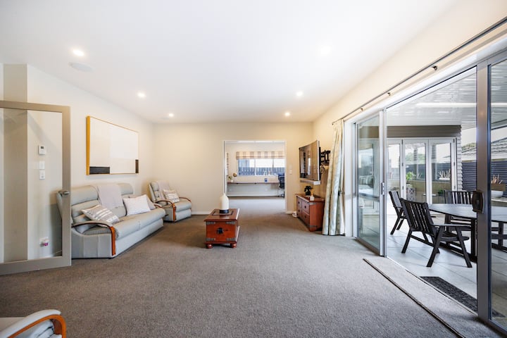 Private Modern Escape Close To City Attractions - Palmerston North