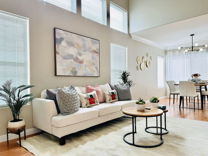 Beautiful Home•5 Min To Strip&airport•pool Table - Las Vegas, NV