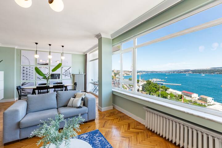 Deluxe Azure -Bosphorus viewed city center Apt. gallery image 2