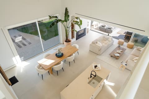Popular Airbnb listing: New Sea View Villa, Heated Pool, Rooftop Jacuzzi in Santa Bárbara De Nexe