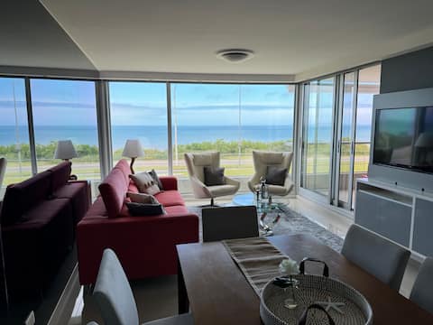 Successful Airbnb property: Oceanfront, mansa beach, stop 28, with garage in Pinares Las Delicias