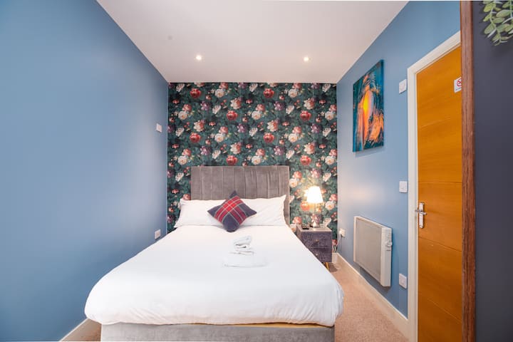 The Artisan 1-bed: Priestley House | Central Base - Sheffield, UK