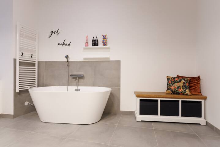 Luxury City Central Suite gallery image 4