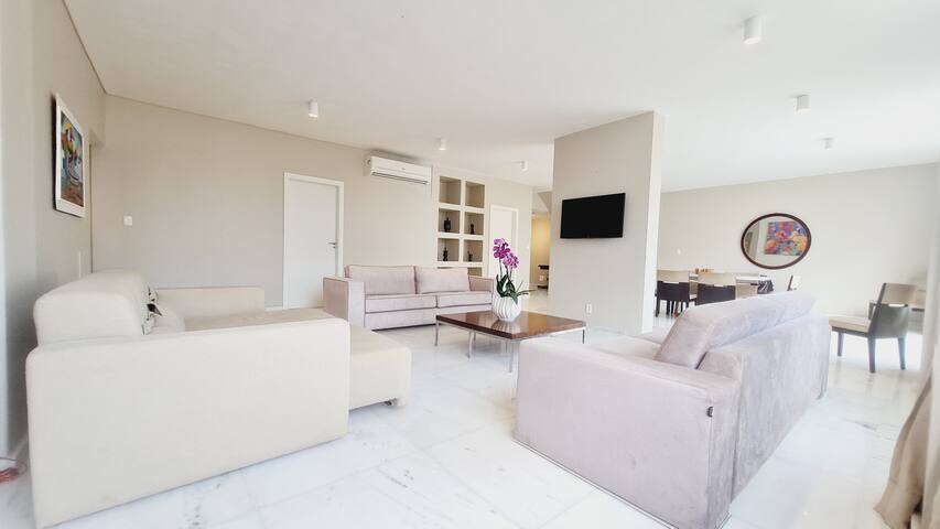 Luxury Triplex with Pool gallery image 2