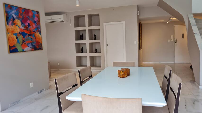 Luxury Triplex with Pool gallery image 4