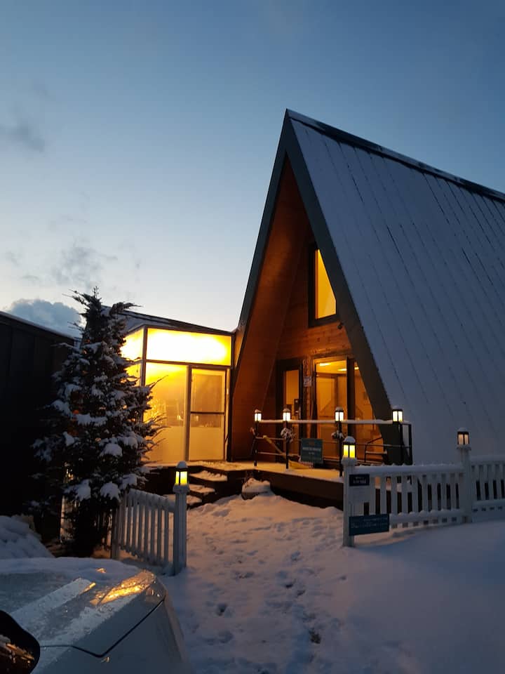 Daegwallyeong M&H Modern House (Camping Unit 2, BBQ, Bonfire, Atmosphere, Healing, Karaoke Room)