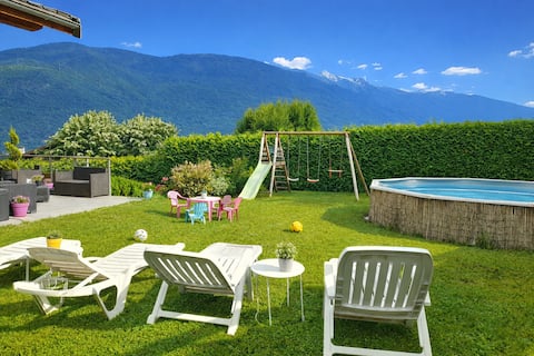 House with pool/air conditioning and mountain views