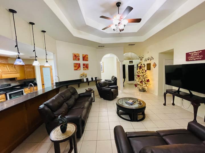 Casa ColibrÃ
Ultrafast Wifi, Hottub, Pool, Playpen - Harlingen, TX