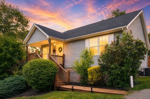 Bourbon Trail Lake Home w/ Hot tub & King Bed
