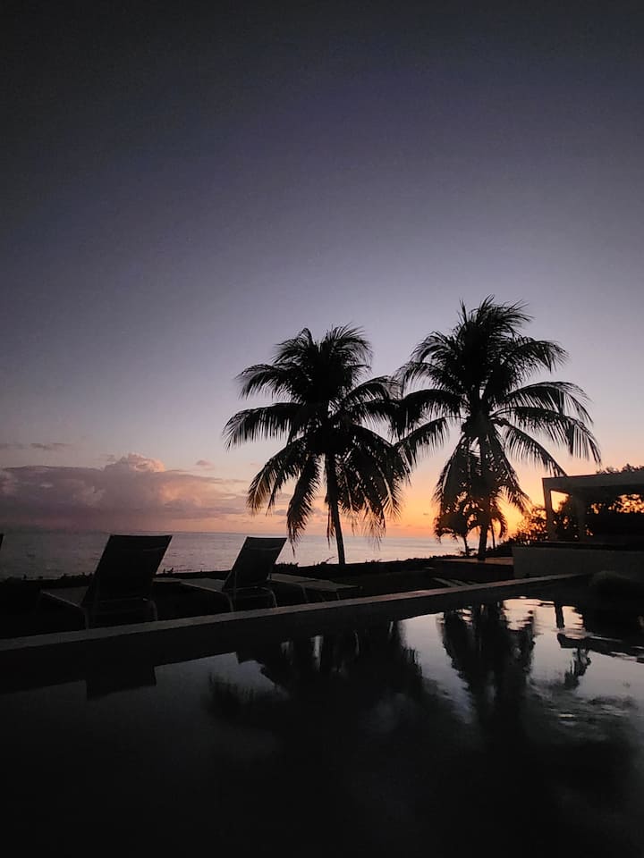 Beautiful villa facing the sea!