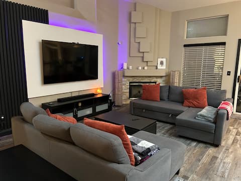 Heatproof Hideaway 4BR in Gated Community + Yard