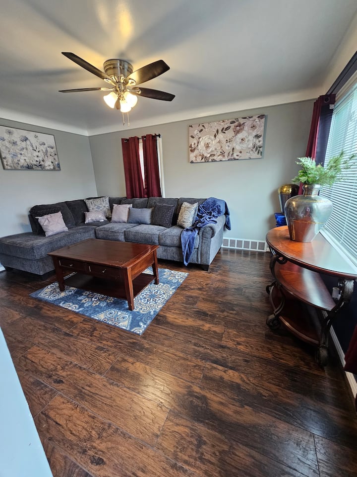 Cozy 3bed 2bath Wit Pool Table 15min 2dtwn Detroit - Detroit, MI