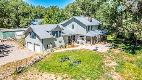 Charming modern farmhouse