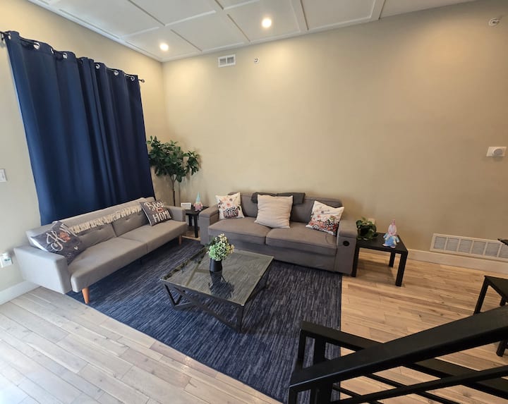 Skyhigh Luxury: Rooftop Jacuzzi Escape - Philadelphia, PA