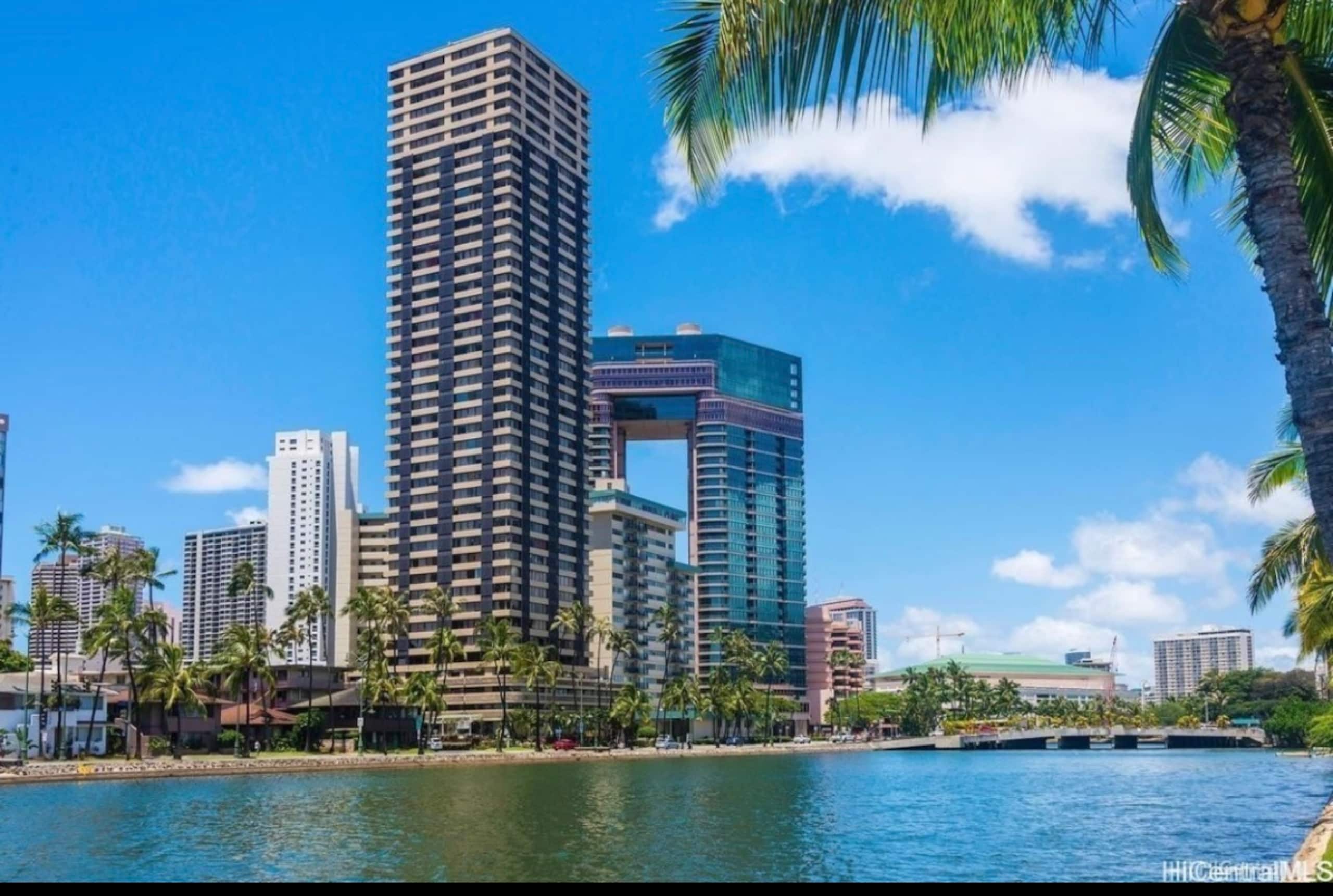 Waikiki | King Bed· 65”Screen@ No resort fee - Image 34