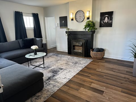 Successful Airbnb property: Large Newly Renoed 1BR main floor house Downtown! in Alberta