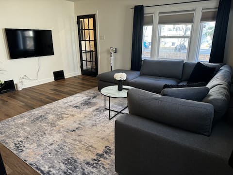 Successful Airbnb property: Large Newly Renoed 2BR Main Floor House Downtown! in Wîhkwêntôwin