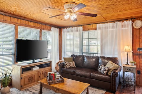 Top performing Airbnb: Western Farm Cottage Retreat High Speed Starlink in Weatherford