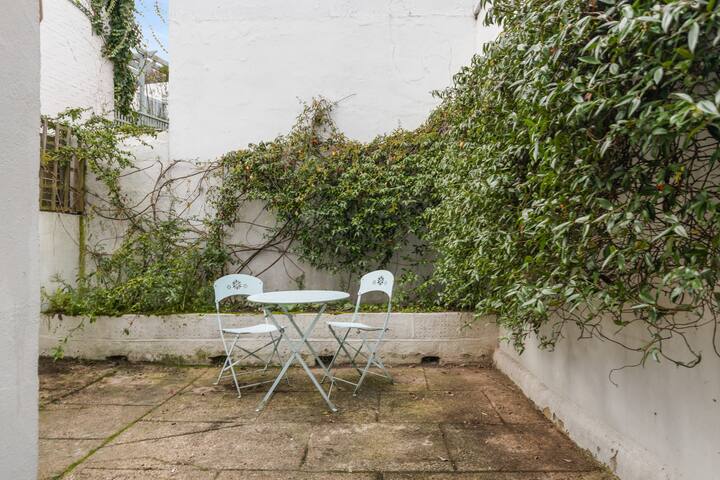 Kensington Two Bedroom House gallery image 2