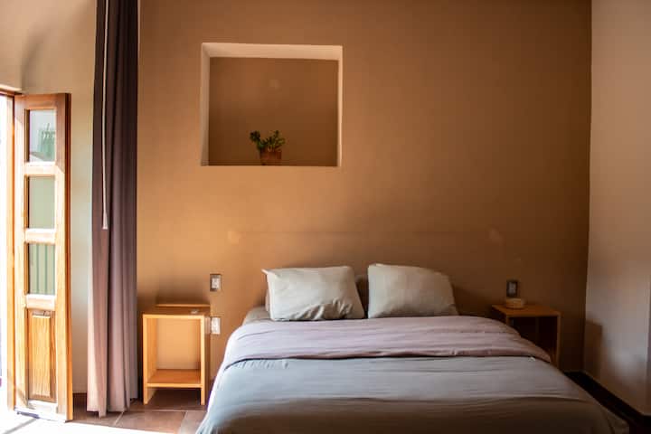 Comfortable Room With Balcony In Center+breakfast - 과나후아토