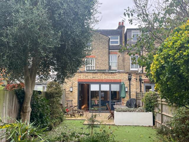 Family home in Wandsworth gallery image 2