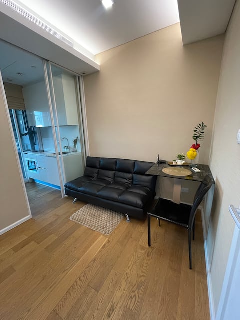 Park view room Near interchange sky train/ subway