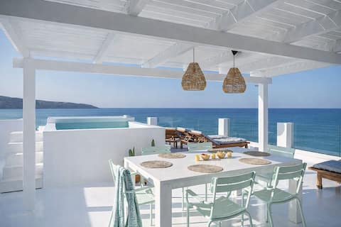 Beachfront Villa in Kalamaki
