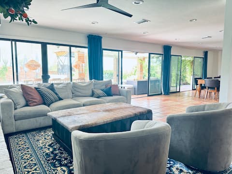 Top performing Airbnb: Indoor/outdoor desert retreat in Casas Adobes